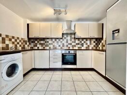 Flat 7, Atkins Gate, Orchard Street, Rainham, Gillingham ME8 9EZ