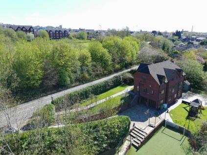 Elly Clough, Royton