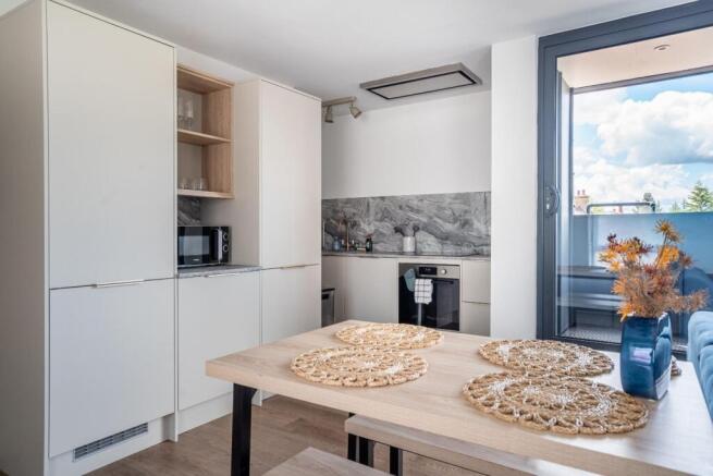 6 bed Block of Apartments for sale Image 9