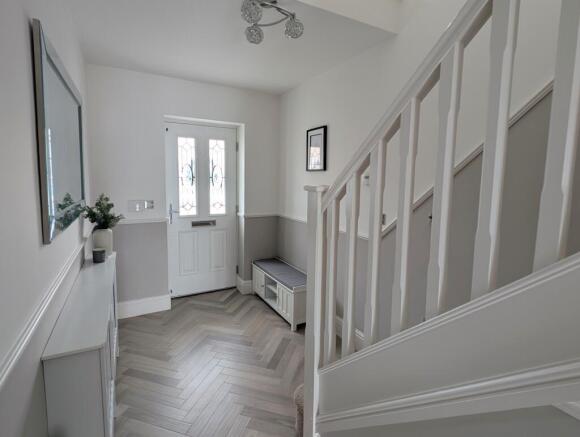 5 bed Detached for sale Image 5