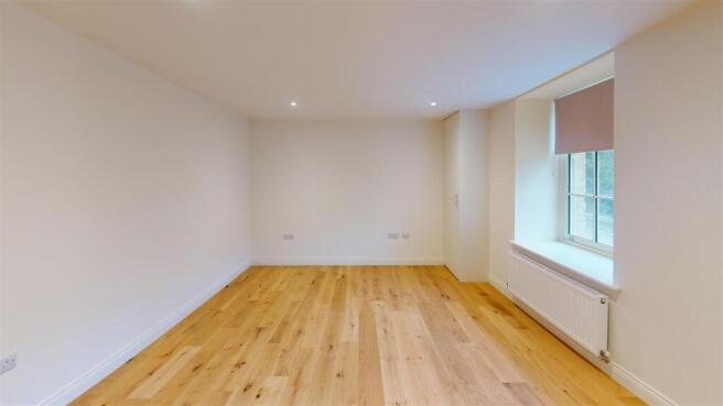 4 bed Mews to rent Image 6