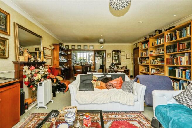 2 bed Flat for sale Image 6