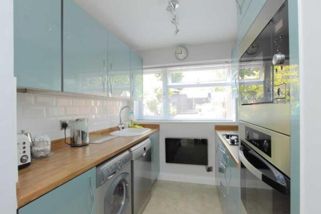 KITCHEN / DINING