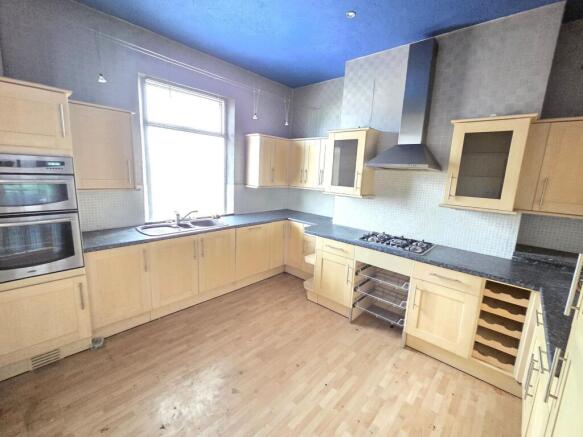 4 bed Semi-Detached for sale Image 6