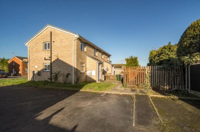 2 bed Flat for sale Image 12