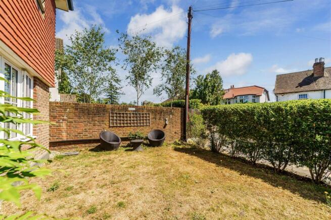 1 bedroom flat for sale in Chequers Lane, Walton On The Hill