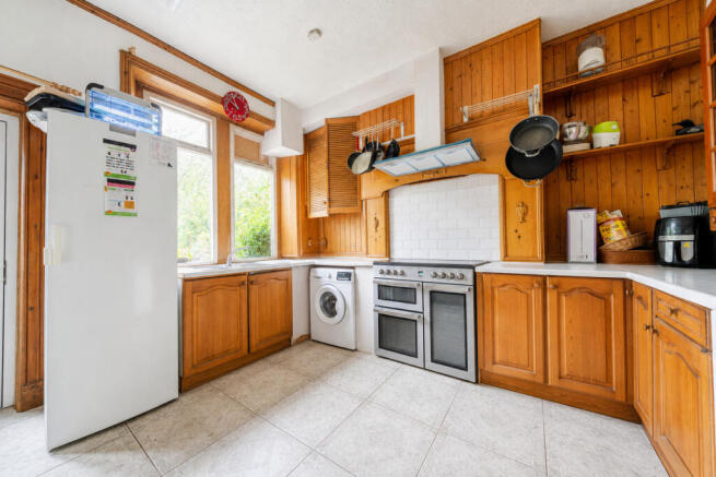 6 bed Semi-Detached for sale Image 3