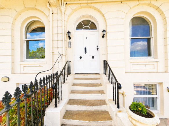 2 bed Flat for sale Image 4