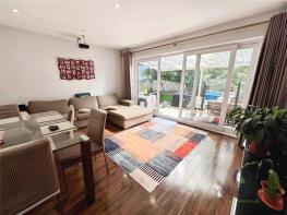 22, Palace View, London SE12 0UX