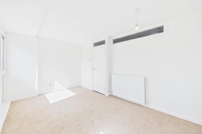 2 bed Flat to rent Image 12