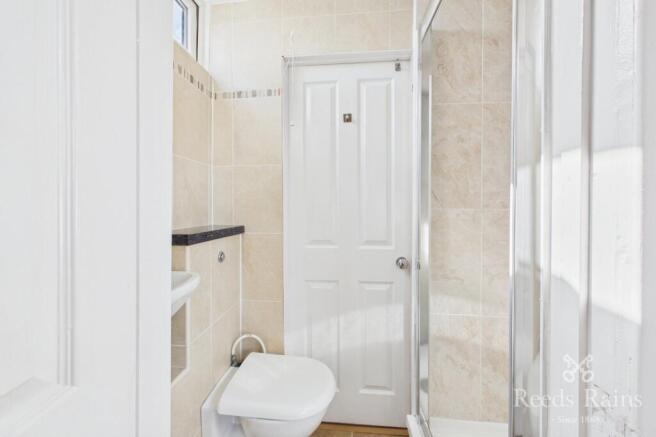 4 bed Semi-Detached to rent Image 12