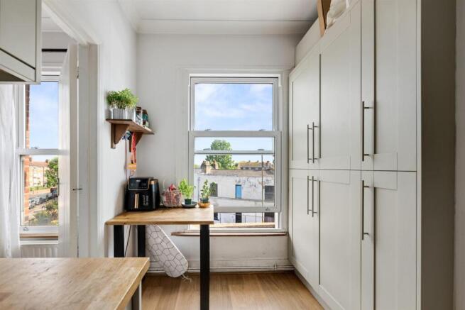 FITTED KITCHEN