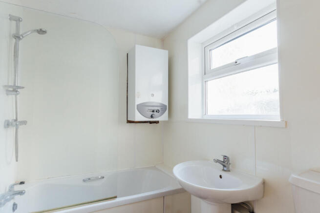 2 bed House to rent Image 4