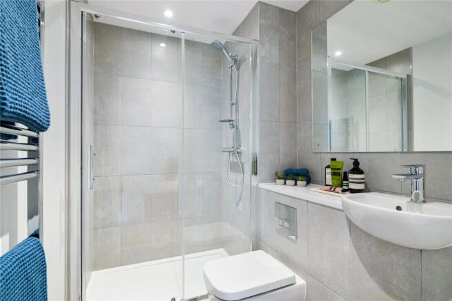 3 bed Apartment to rent Image 5