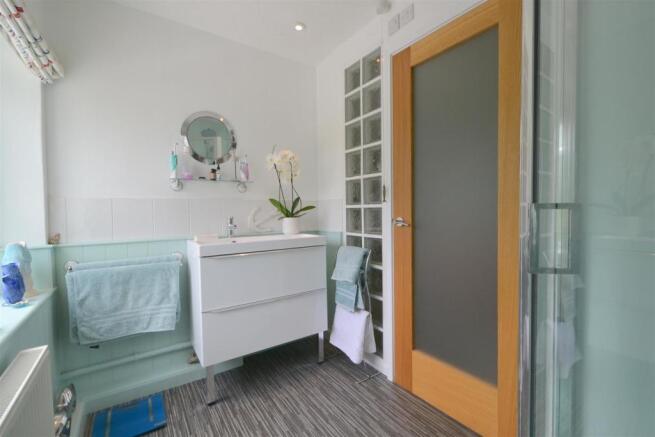 ensuite2.JPG