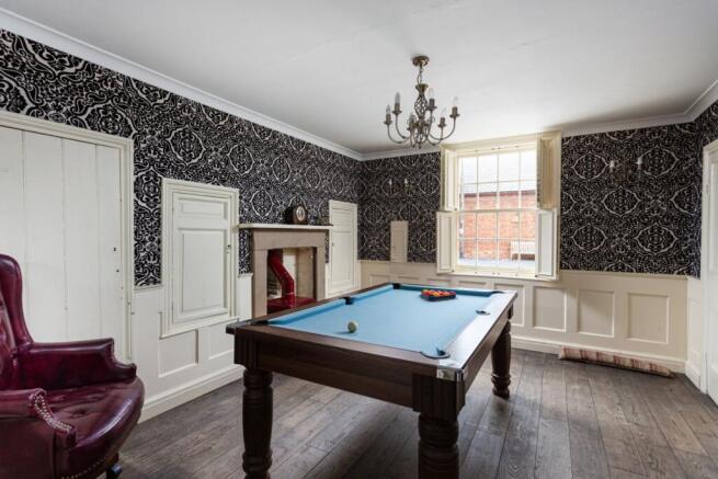 5 bed Detached for sale Image 11
