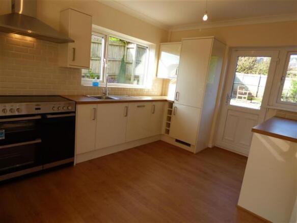 KITCHEN/DINING