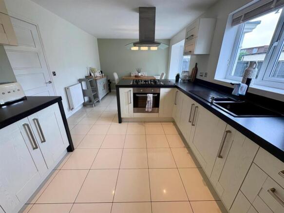 4 bed Detached for sale Image 2