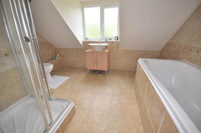 ENSUITE BATHROOM