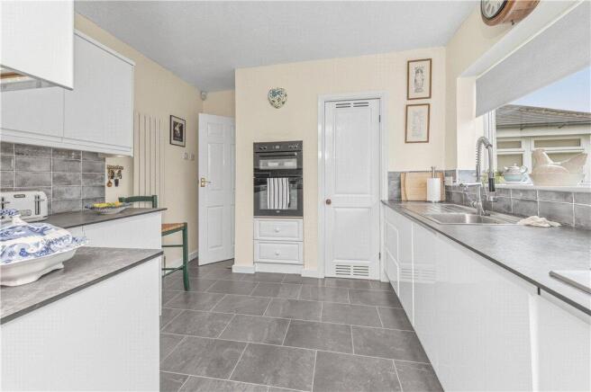 4 bed Detached for sale Image 8