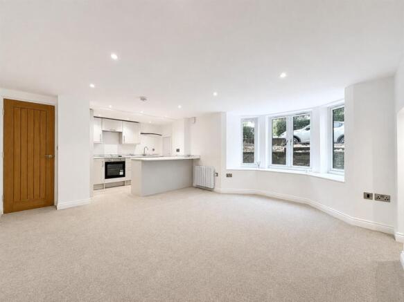 1 bed Flat for sale Image 2