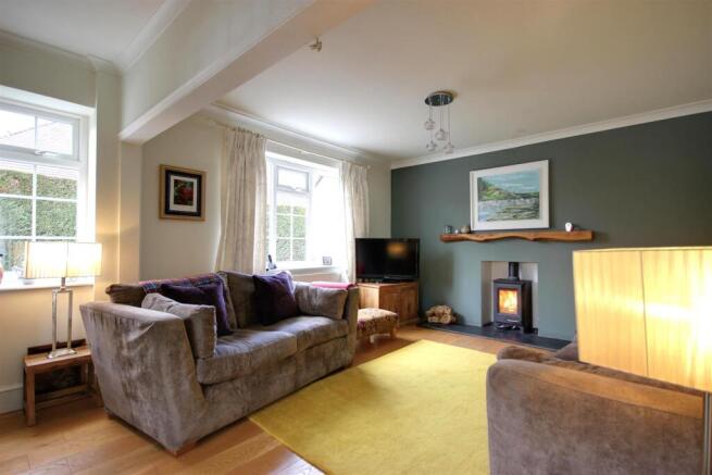 4 bed Detached Bungalow for sale Image 5