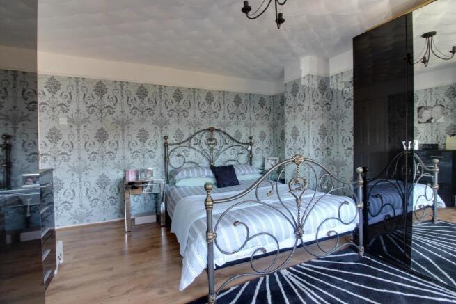 Bedroom 1 (Double)
