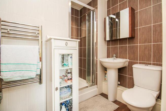 2 bed Apartment for sale Image 6