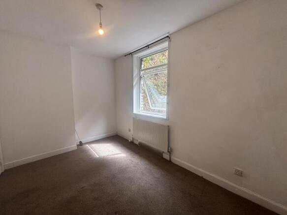 3 bed House to rent Image 5