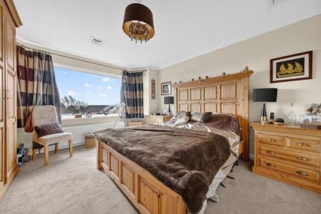 6 bed Detached for sale Image 10