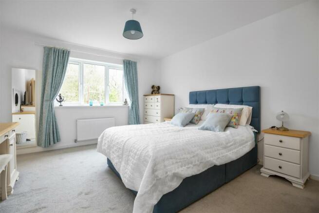 32 Wallace Crescent 15.jpg