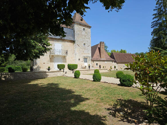 Photo 1