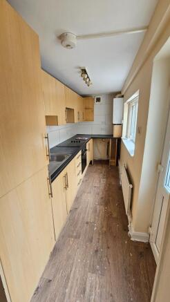 2 bed Terraced to rent Image 6