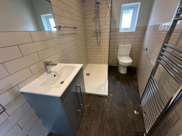2 bed House to rent Image 5