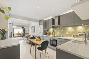 156, Balvernie Grove, London SW18 5RW