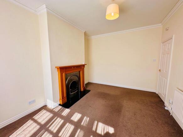 2 bed Terraced to rent Image 5