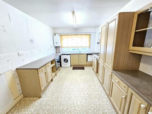 2 bed Flat for sale Image 4