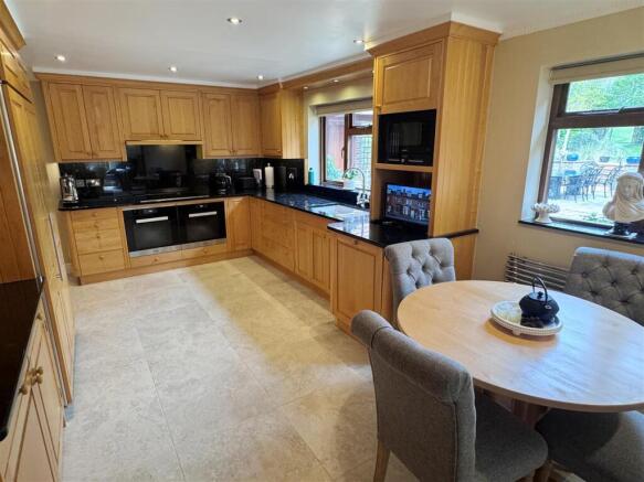 Kitchen 1.JPG