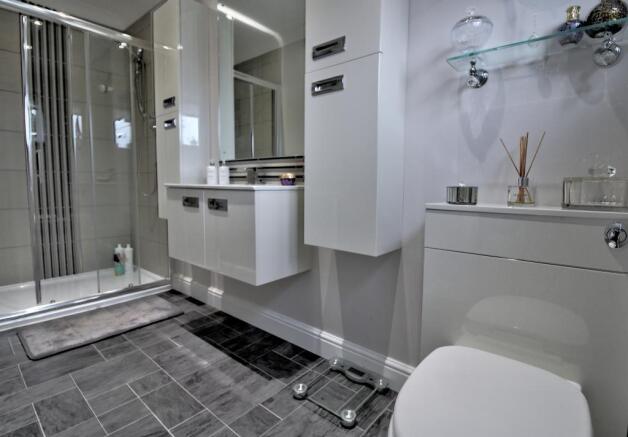 Bed 1 En-suite
