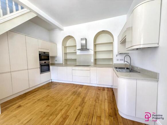 4 bed Barn Conversion to rent Image 3