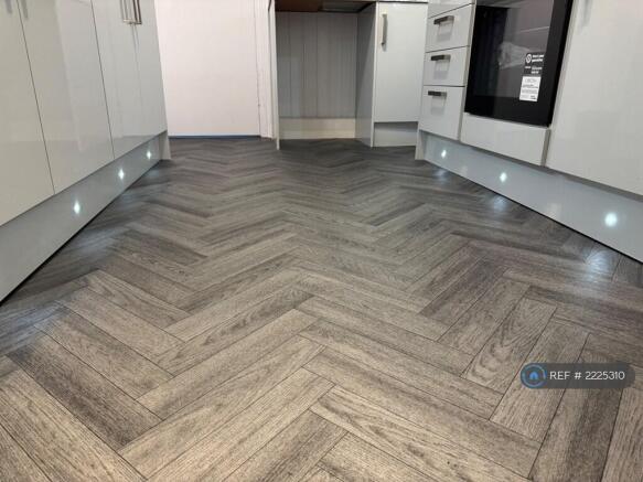 2 bed Terraced to rent Image 10
