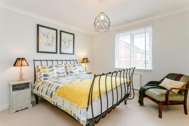 8333768-interior30.jpg