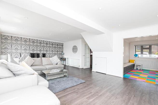 28 Gwynne - Living room 4.jpg