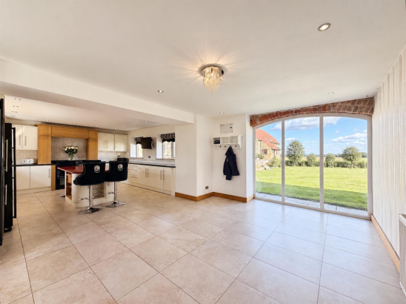 4 bed Barn Conversion for sale Image 10