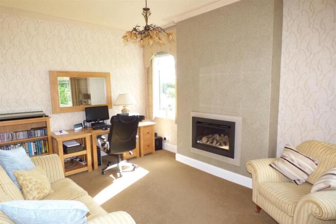 SNUG LIVING ROOM