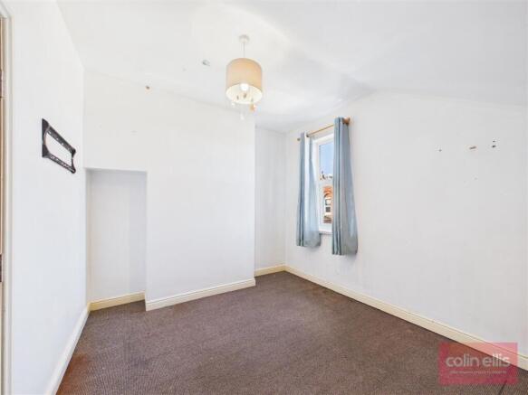 4 bed Semi-Detached for sale Image 10