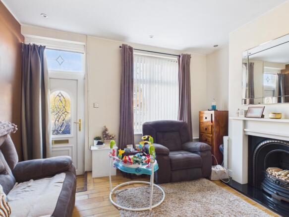 CAM03729G0-PR0286-STILL001