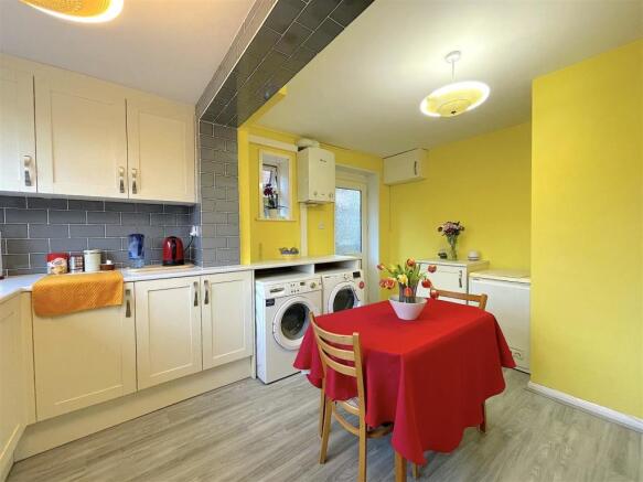 Kitchen (2).jpeg