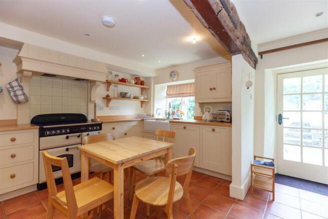 Kitchen 2.jpg