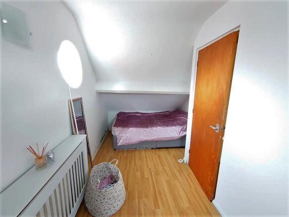 Bedroom 4a.jpg